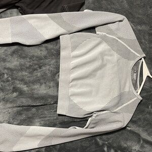 Gray Long-Sleeve Cropped Top